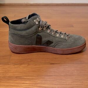 BRAND NEW Veja Roraima Suede Sneaker